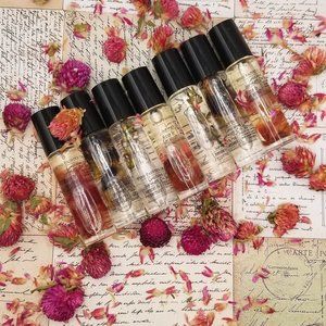 Luscious Lips Infused Oil Rollers| Resale Ready